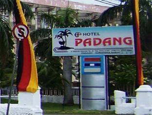 Hotel Padang Exterior photo