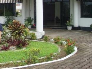 Hotel Padang Exterior photo